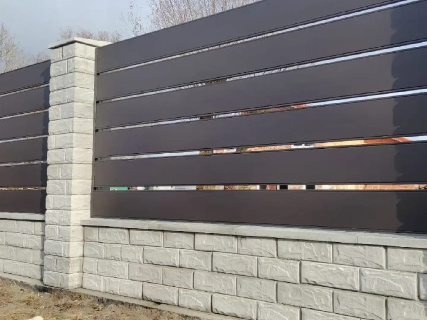 Забор-ранчо из металлопланкена 32м RAL8019 Темный Шоколад МАТТЕ фото 3 в Калининграде